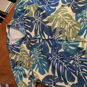 5/$20 Tropical short sleeve button shirt
